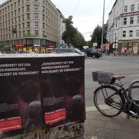 Etwa 12.000 Plakate werden in Berlin im Rahmen der Aktionwoche aufgehängt. Foto: Ärzte der Welt