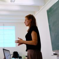 Lea Dannert bei einem reach.out-Workshop für geflüchtete Frauen. Foto: Ärzte der Welt