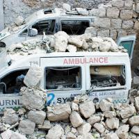 Zerstörter Krankenwagen 2016 in Idlib. Foto: Ärzte der Welt