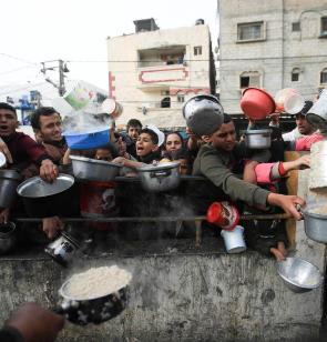 Menschen im Gazastreifen mangelt es inzwischen an fast allem. Foto: Mohammed Zaanoun