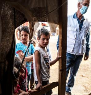 Syrische Flüchtlinge in einem Camp im Libanon. Ärzte der Welt leistet medizinische Hilfe. Bild: Arnaud Finistre